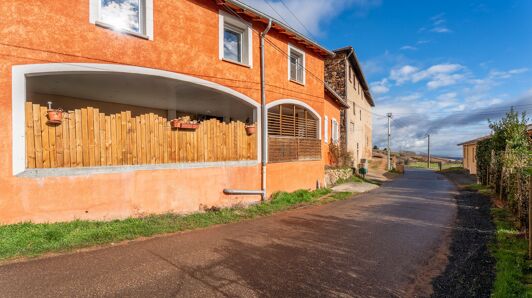 Maison à vendre à Vaux-en-Beaujolais vignette-1